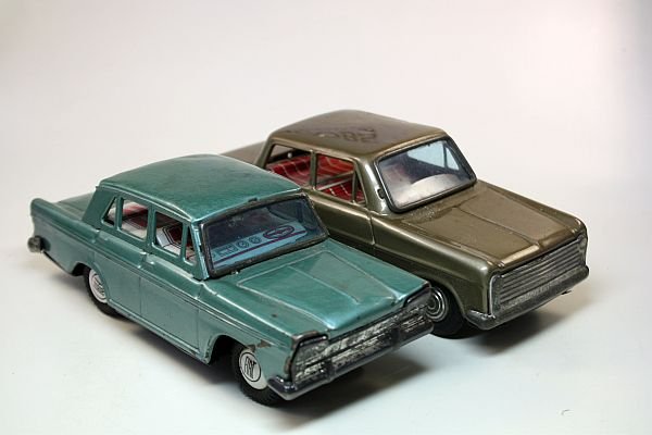 BANDAI – Fiat 2300 & Opel Kadett: Rare Bandai Fiat 2300, friction OK, 18cm – Opel Kadett, friction OK, 18cm