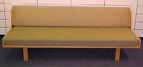 HANS WEGNER DANISH MODERN LIMED OAK SOFA BED: VINTAGE CLASSIC DANISH MODERN LIMED OAK SOFA BED BY HANS WEGNER COUCH - FROM THE MID-20TH CENTURY MODERN ERA - AN OUTSTANDING LIMED OAK WOOD SOFA OF SCANDINAVIAN DESIGN. THE ITEM WAS OBVIOUSLY CRAFTED