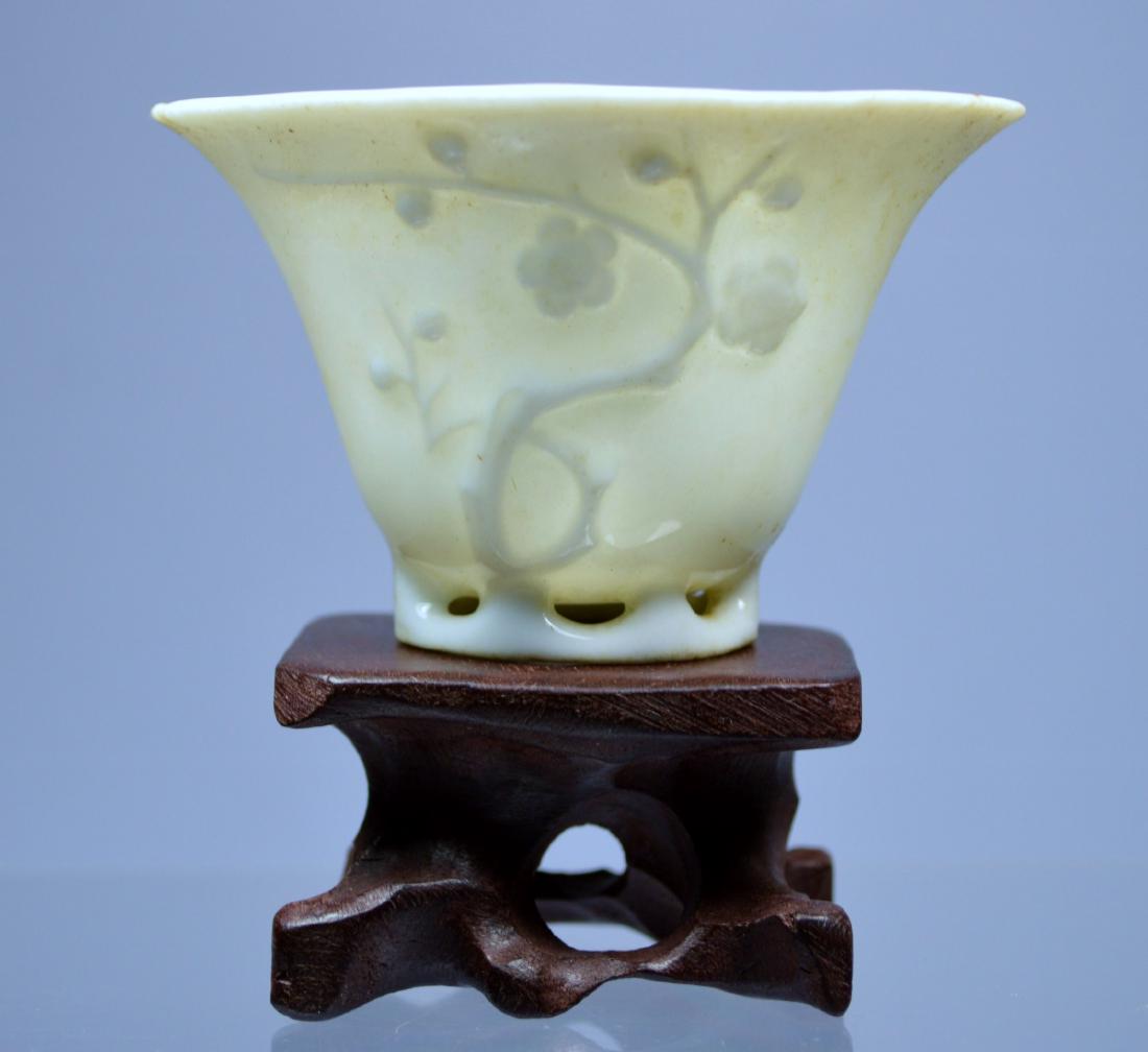 CHINESE BLANC DE CHINE PORC LIBATION CUP CA. 17TH C (1 of 5)
