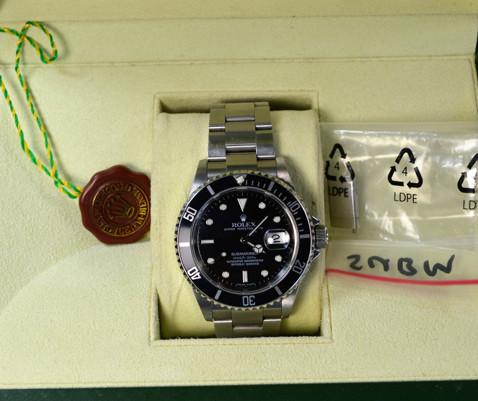 ROLEX SUBMARINER DATE AND DATE WATCH CIRCA 2009: ROLEX SUBMARINER CIRCA 2009. DATE AND DATE FUNCTION. EXCELLENT CONDITION. COMES WITH BOX AND PAPERS, NO WARRANTY CARD.