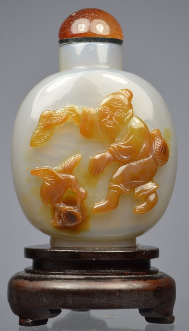 CHINESE ANTIQUE CARVED CAMEO AGATE SNUFF BOTTLE: Amazing antique Chinese carved cameo agate snuff bottle with bone spoon. Wonderful three dimensional deep carving with fisherman and egret. Height: 2.75 inch. Excellent condition. Provenance: Estate o