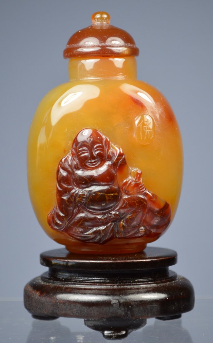 CHINESE ANTIQUE CARVED SHADOW AGATE SNUFF BOTTLE: Amazing antique Chinese carved agate snuff bottle with bone spoon. Wonderful three dimensional deep carving with wise man. Height: 2.5 inch. Excellent condition. Provenance: Estate of famed snufff bot