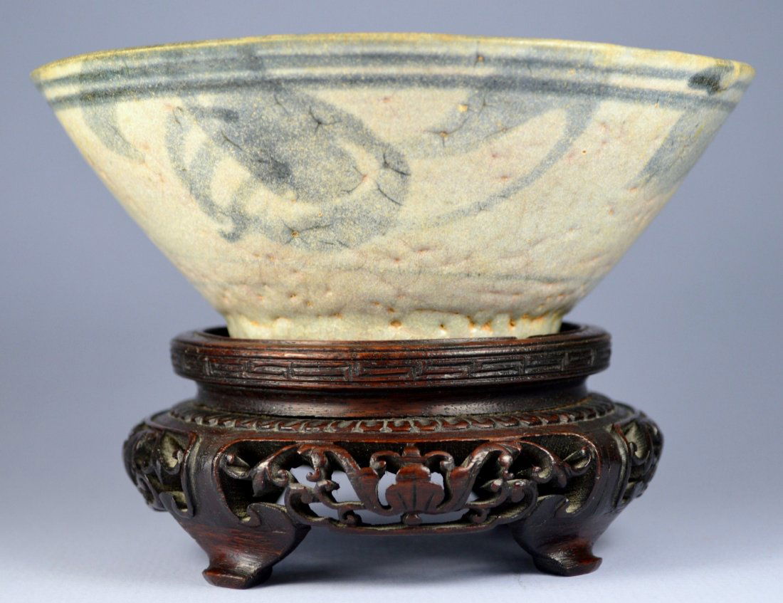 CHINESE EARTHENWARE BOWL AROUND MING DYN: Stunning Chinese very old earthenware bowl in amazing condition. Probably Ming dynasty. 130 mm dia and 50 mm height. Excellent condition. Provenance: Private collector, Vancouver, Ca.