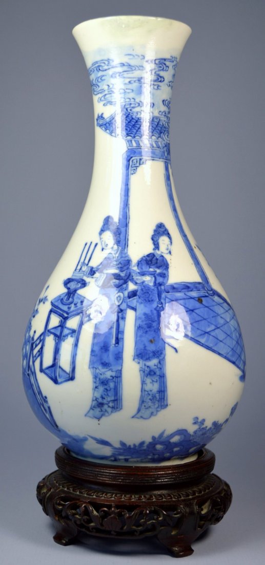 CHINESE KANGXI ELIZA VASE 18TH C: A stunning Chinese Kangxi blue on white underglaze baluster Eliza vase ca. 18th c or earlier. Double circle marked at the base. Height: 8.6 inches. Minor rim touch up, otherwise in excellent condition