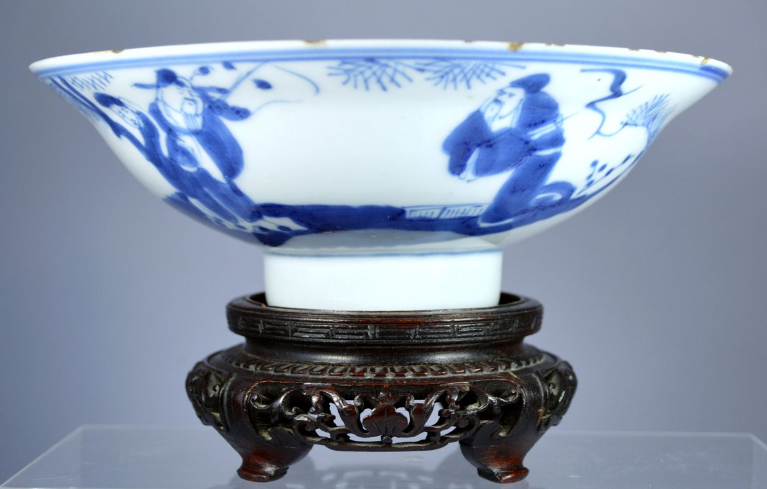 CHINESE QIANLONG PORC FIGURAL SQUAT BOWL CA 1830'S: A superb rare figural Chinese Kangxi porcelain bowl circa 1840's. Decorated blue on white underglaze with scholarly figures. Diameter 17.5 cm, height: 6.0 cm. Very good condition, minor nicks on the r