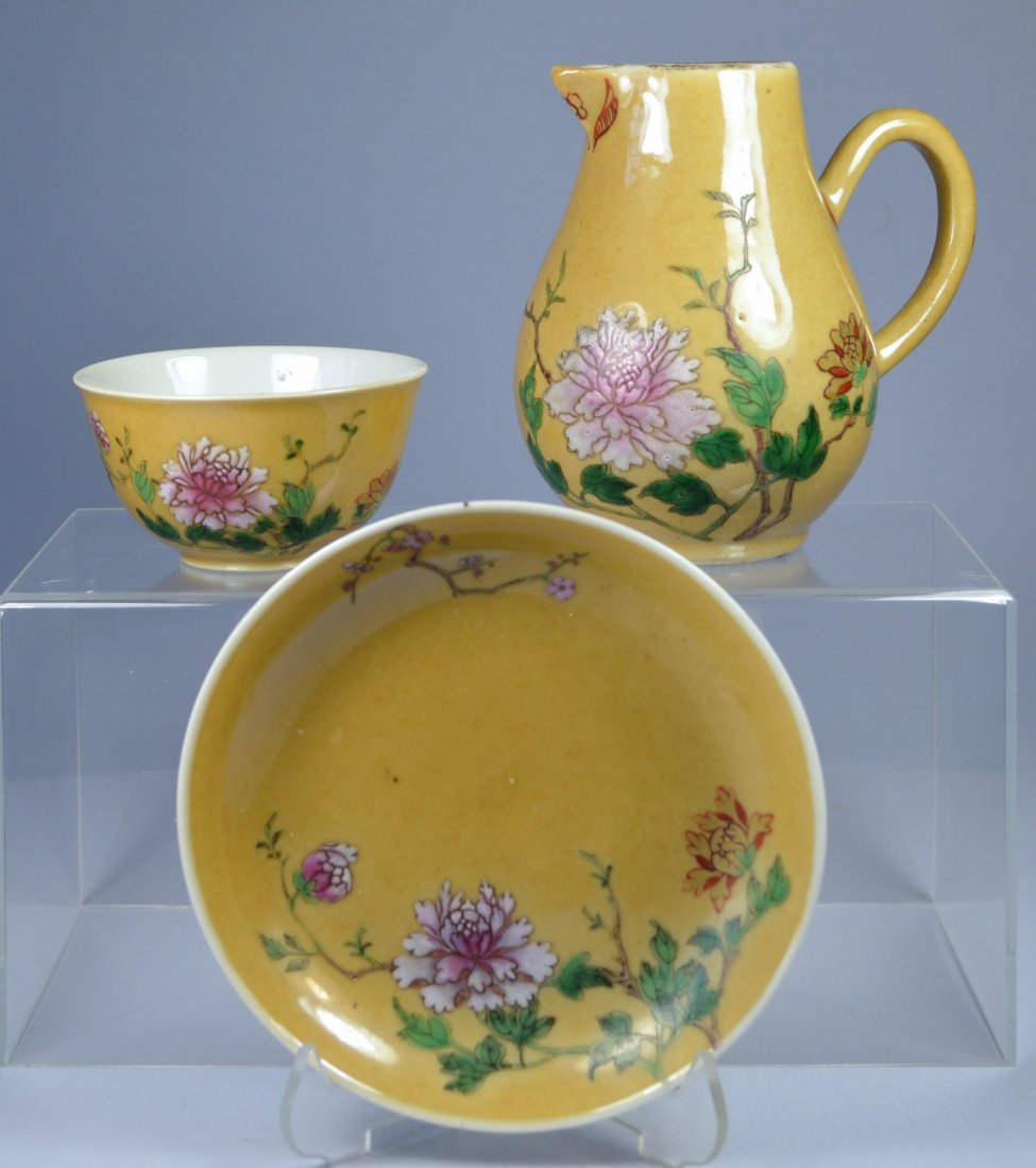 CHINESE QIANLONG MILK BEAKER+TEA CUP SET CA 18TH C (1 of 7)