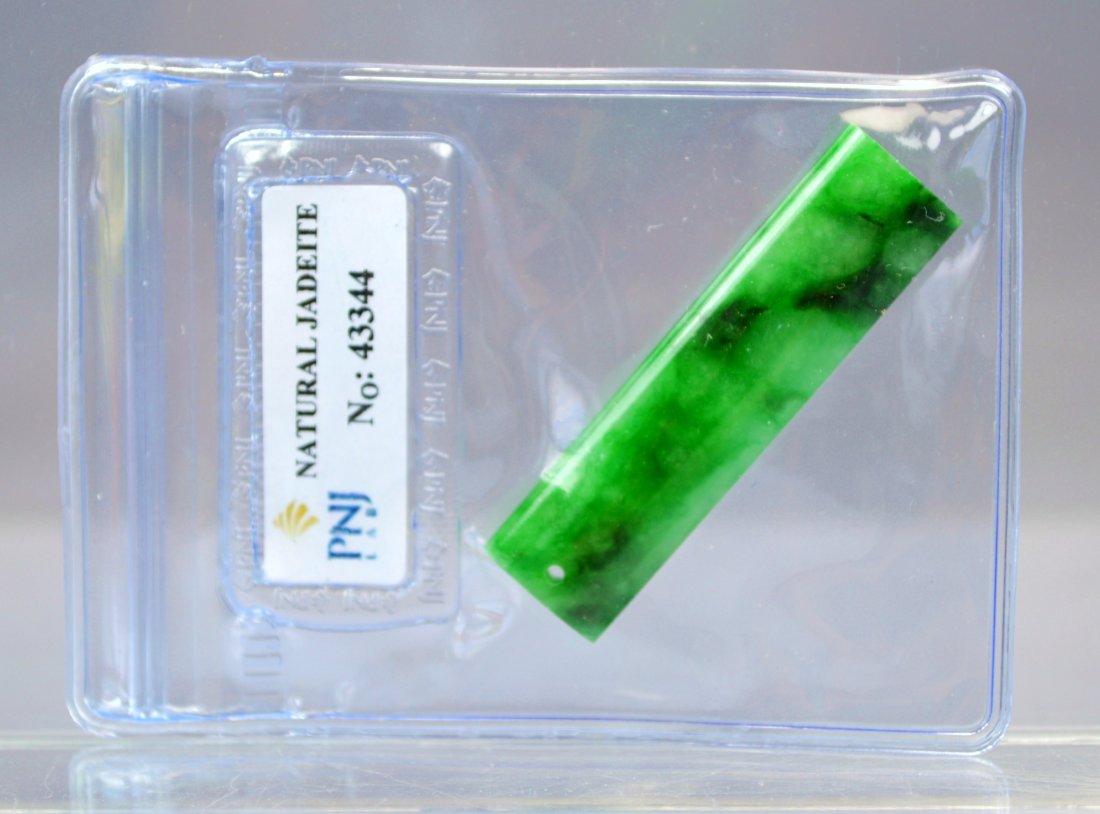 TOP CHINESE CERTIFIED GREEN JADE PENDANT (1 of 3)