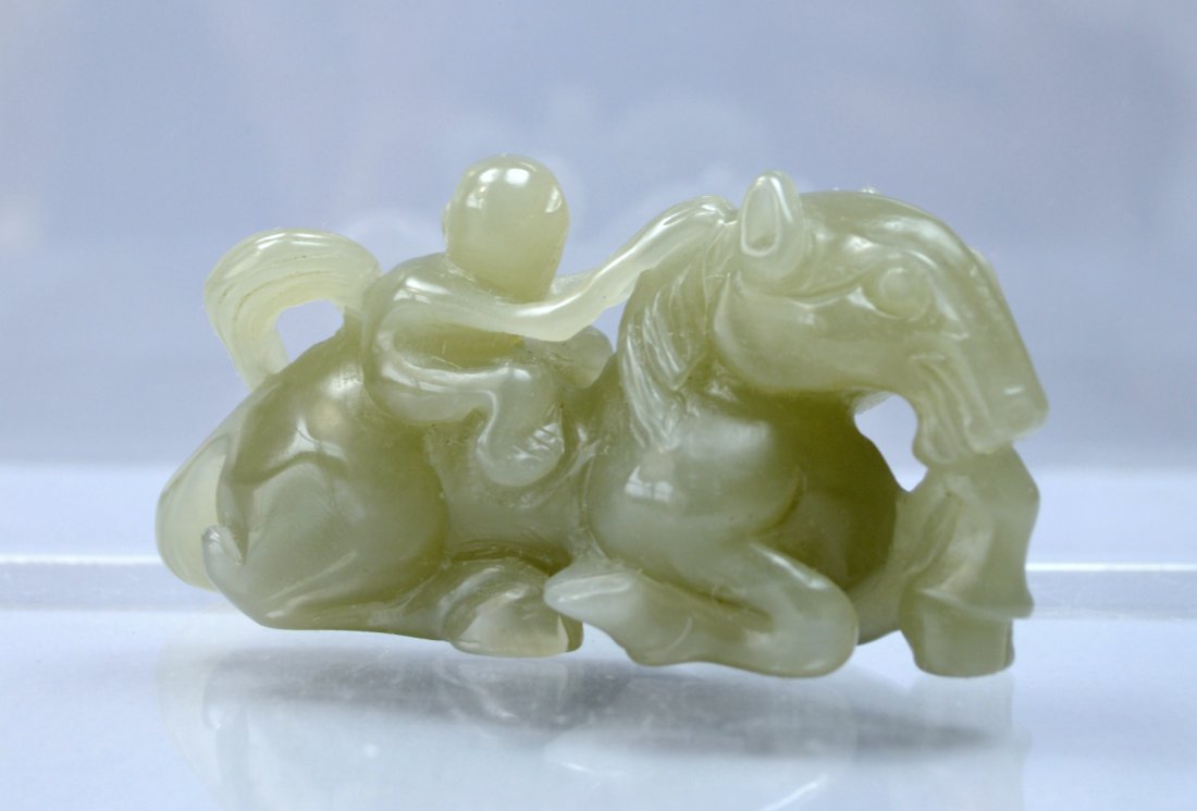 CHINESE CARVED HETIAN JADE STATUETTE (1 of 6)
