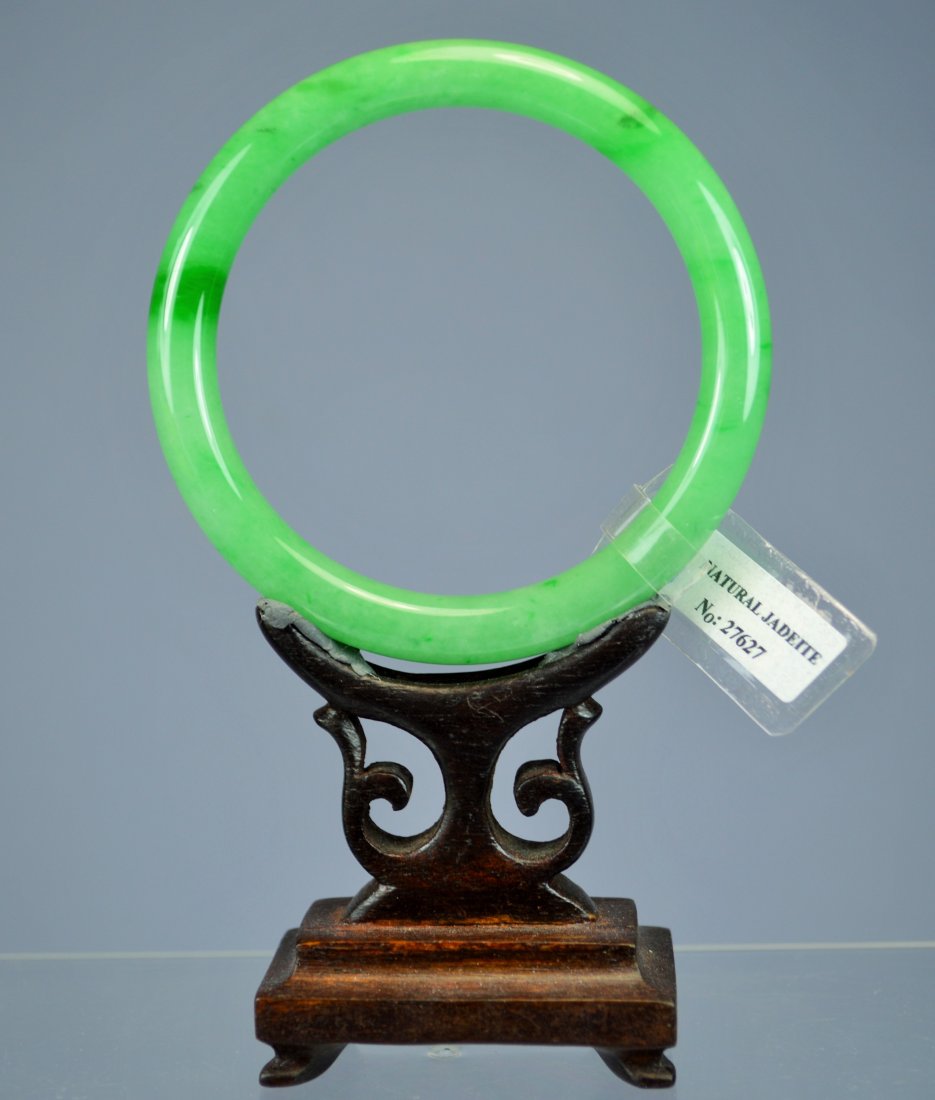 CHINESE TOP NATURAL GREEN CARVED JADE BANGLE (1 of 4)
