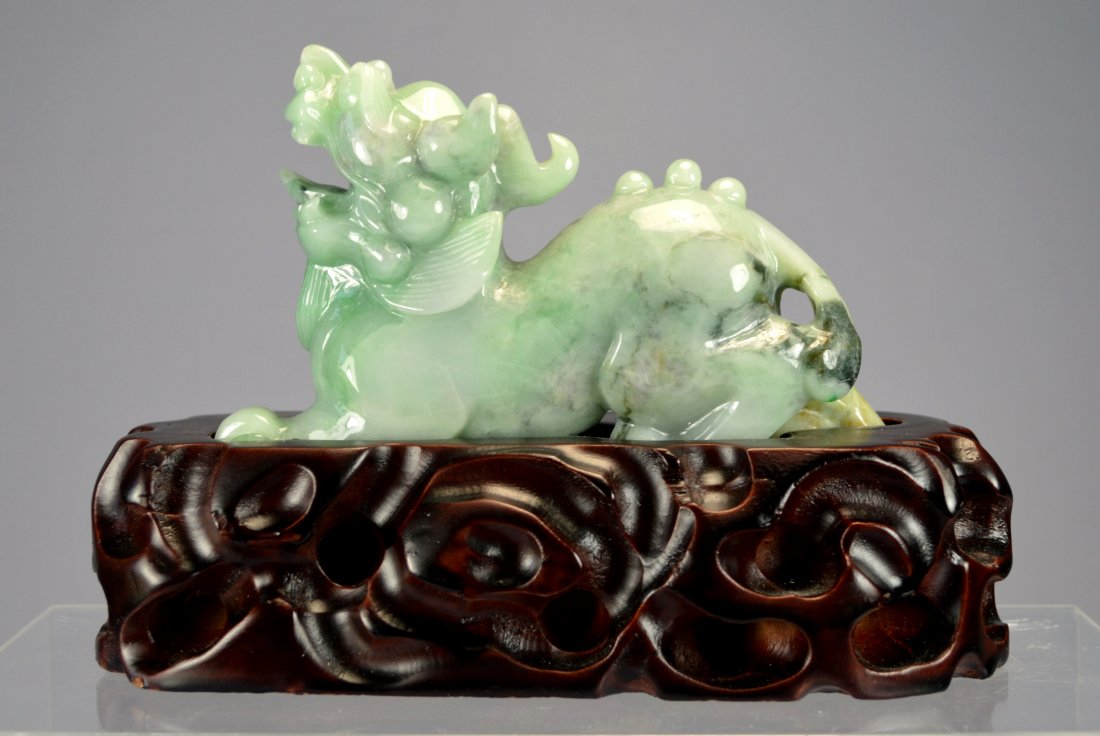 CHINESE CARVED JADEITE BEAST FIGURE (1 of 6)