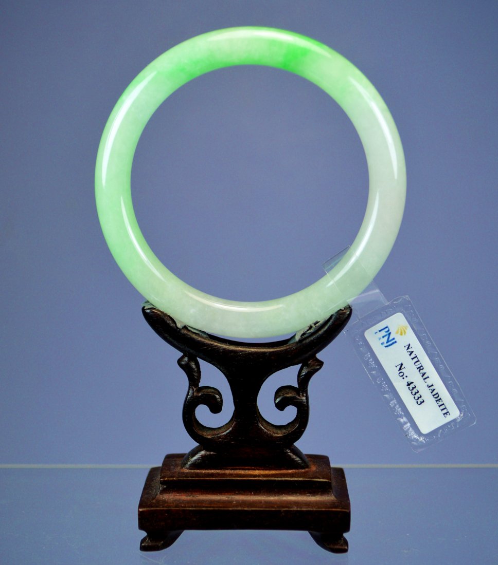 CHINESE TOP NATURAL GREEN CARVED JADE BANGLE (1 of 7)