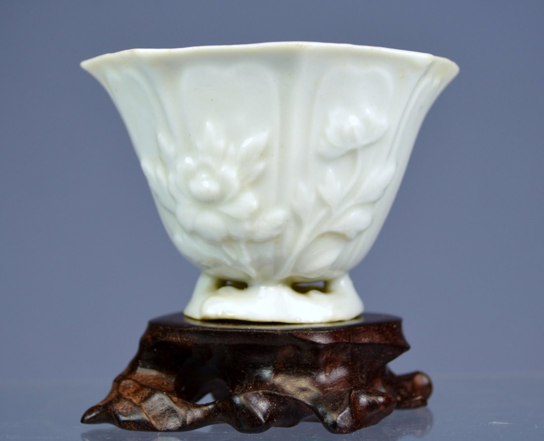 CHINESE BLANC DE CHINE PORC LIBATION CUP CA.17TH C (1 of 7)