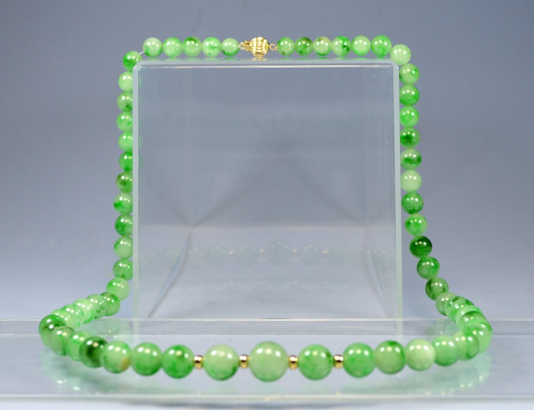 CHINESE TOP GREEN JADE BEAD NECKLACE 14 KT GOLD CLASP (1 of 5)