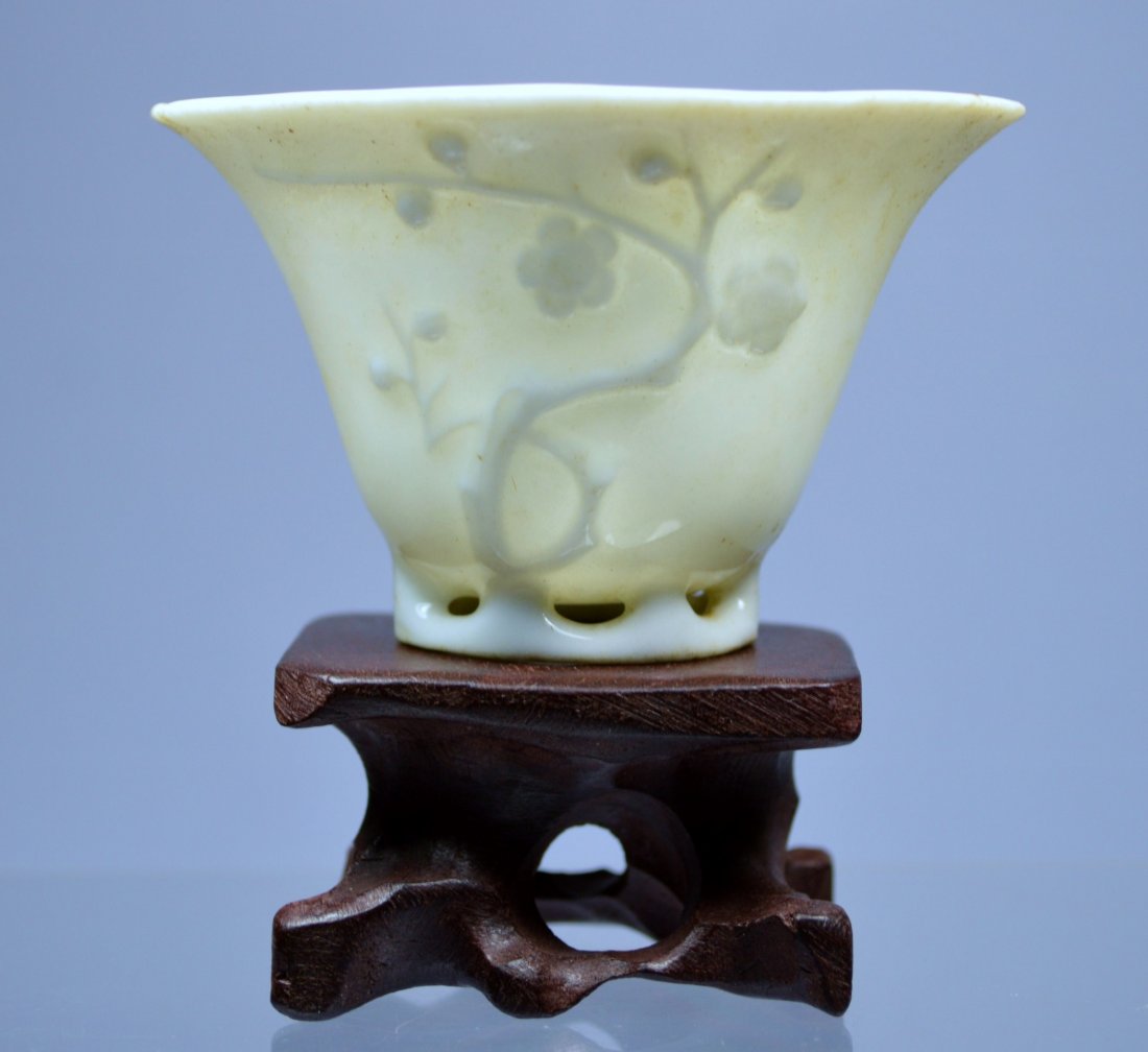CHINESE BLANC DE CHINE PORC LIBATION CUP CA. 17TH C (1 of 5)