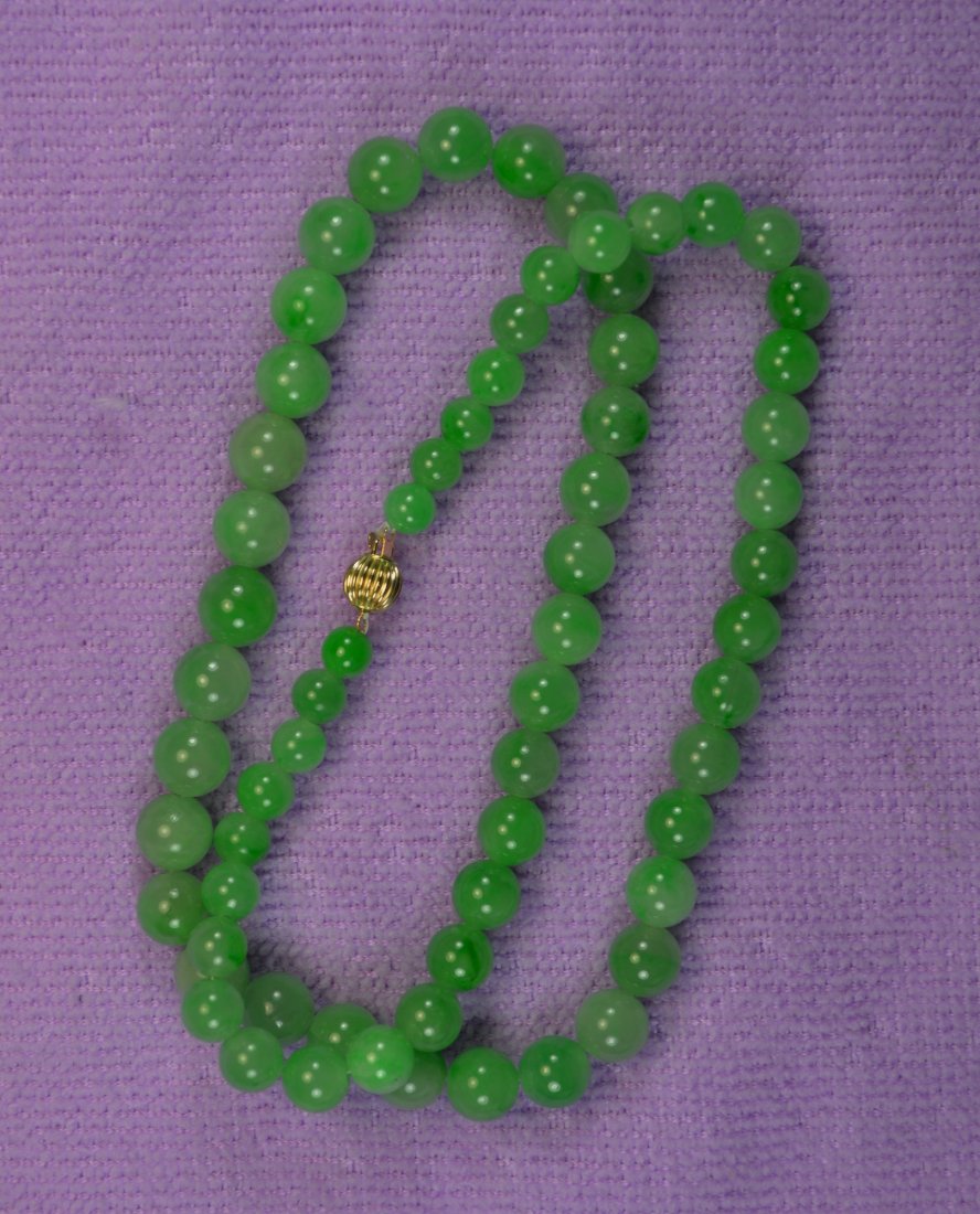 CHINESE TOP GREEN JADE BEAD NECKLACE 14KT CLASP (1 of 3)