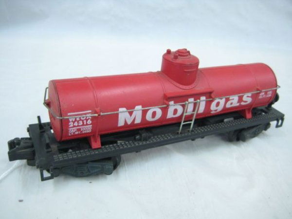 #24316 Mobil Gas Tank Car: knuckle couplers & trucks red painted tank