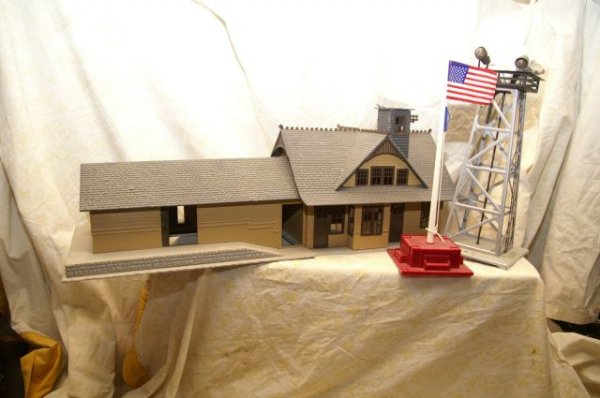 12886: Lionel 395 floodlight tower (broken light), lionel flag pole, lionel station (broken chimney)