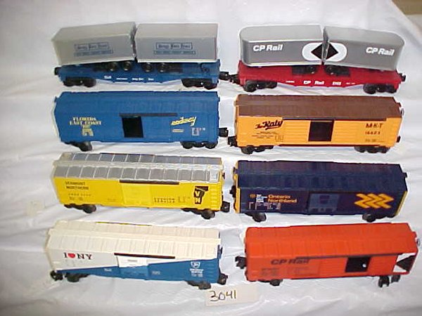8 Lionel Cars
