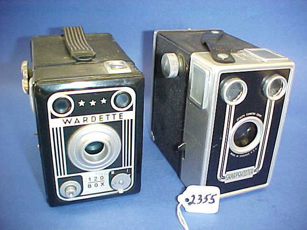2 Art deco box camera: 2 Art deco box camera Wardette 120 Box, made for Montgomery Ward by Kurbi and Niggeloh good condition Zenith Camera Corp, sharp shooter made in Chicago USA metal box camera, good condition
