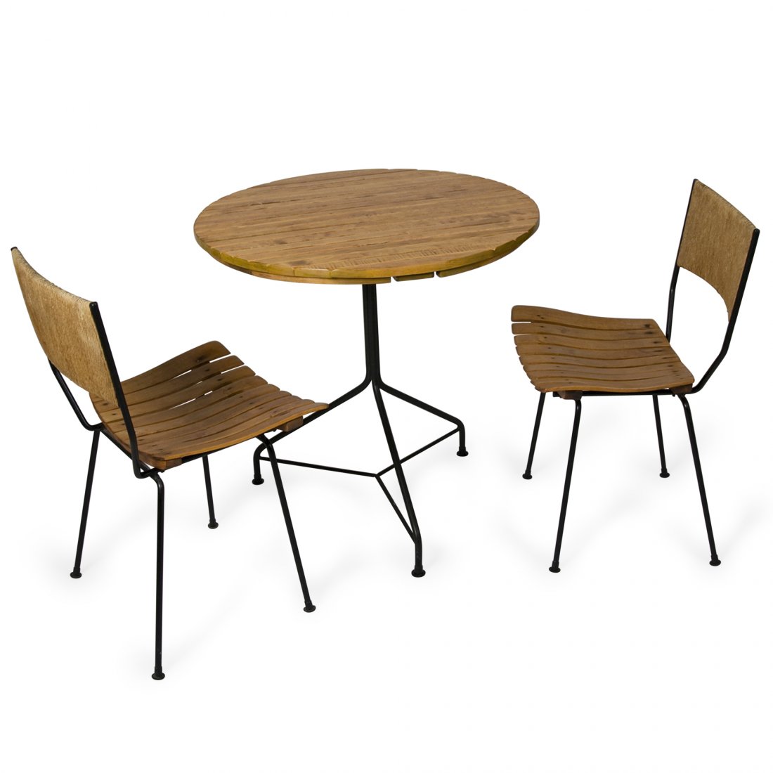 Arthur Umanoff Patio Set: Three piece patio set, two iron frame chairs with slat wood seats and rattan back and a small iron frame patio table with slat wood surface. By Arthur Umanoff, American 1970s. Dimensions of chairs: ba