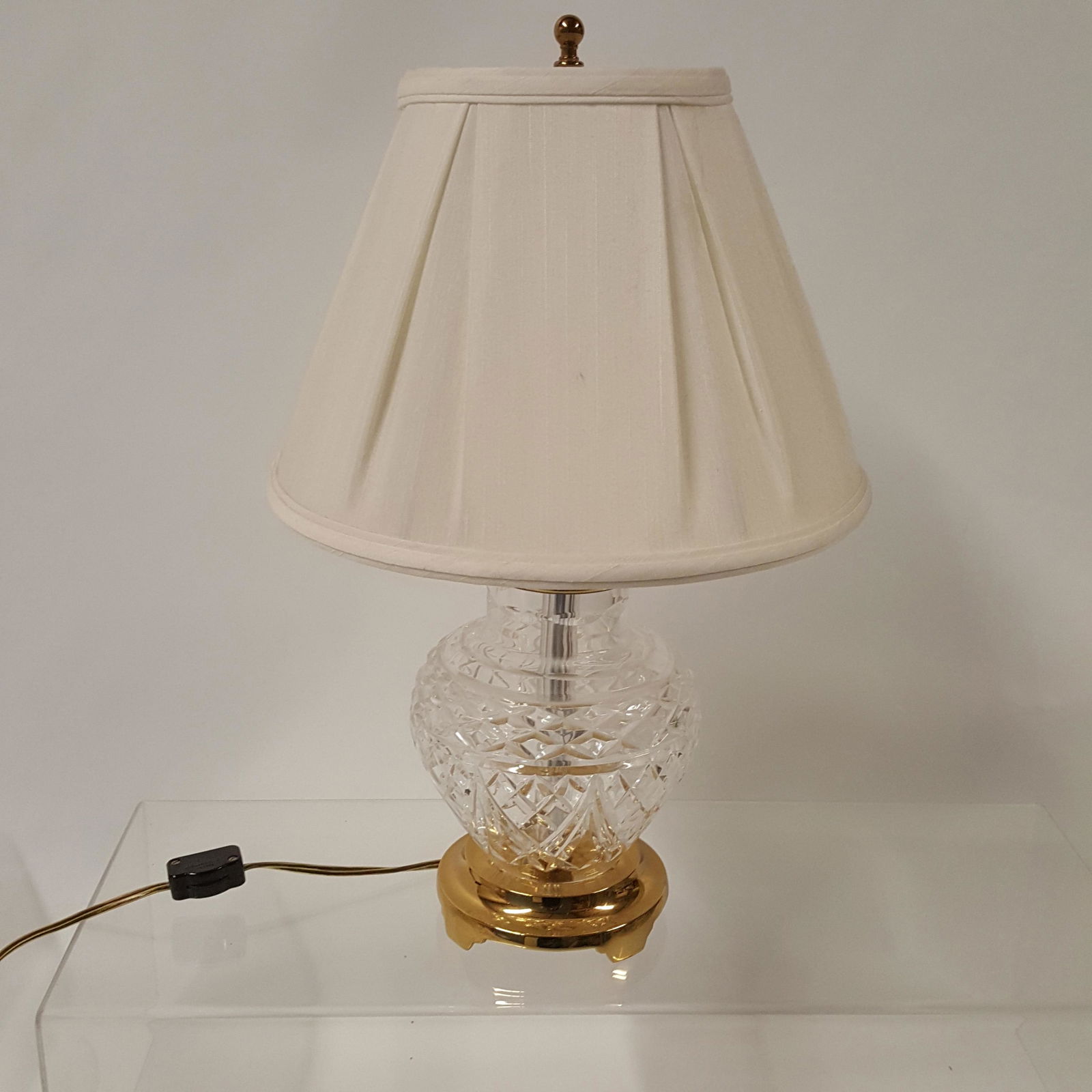 WATERFORD BULBOUS CUT GLASS TABLE LAMP (1 of 5)