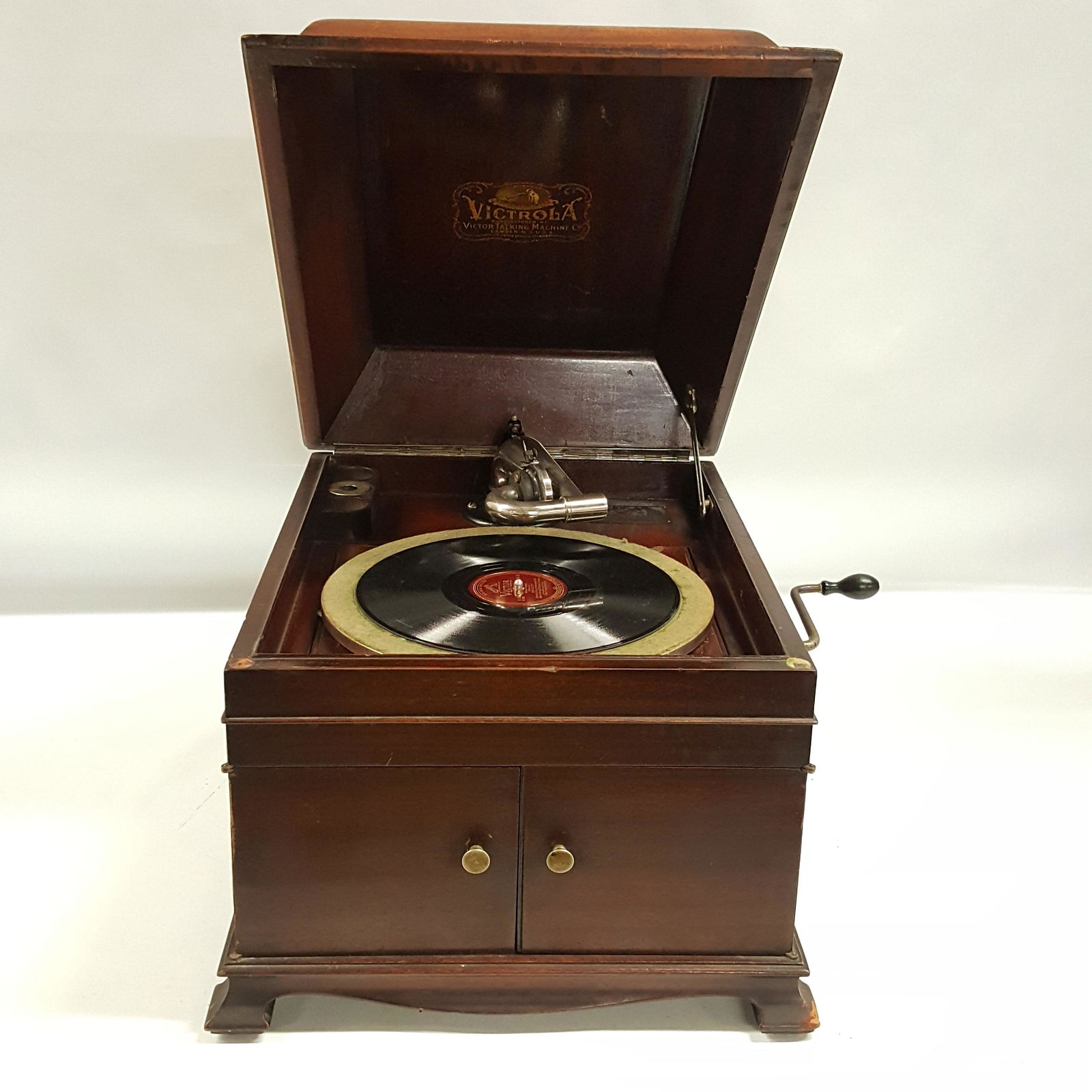VICTROLA Victor Talking Machine (1 of 5)