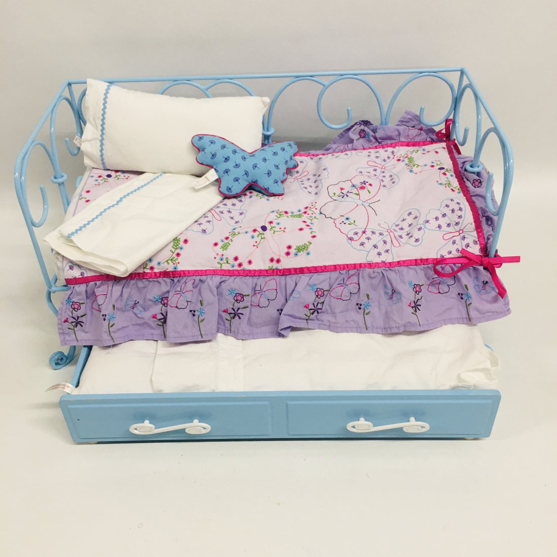 American Girl Doll Blue Curlicue Daybed with Trundle: American Girl Doll Blue Curlicue Daybed with Trundle