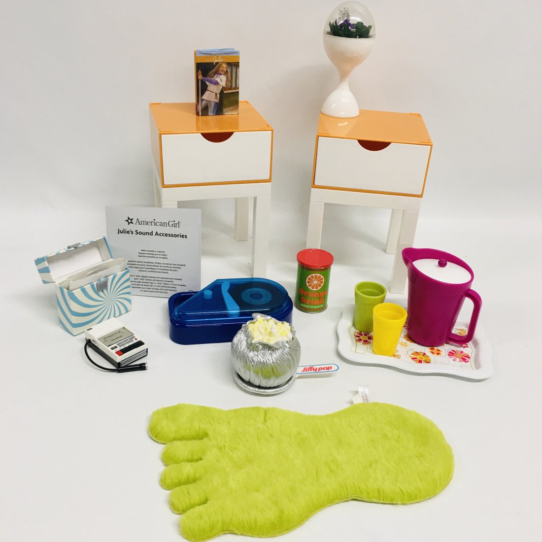 American Girl Doll Julie Music and Room Accessories (1 of 5)