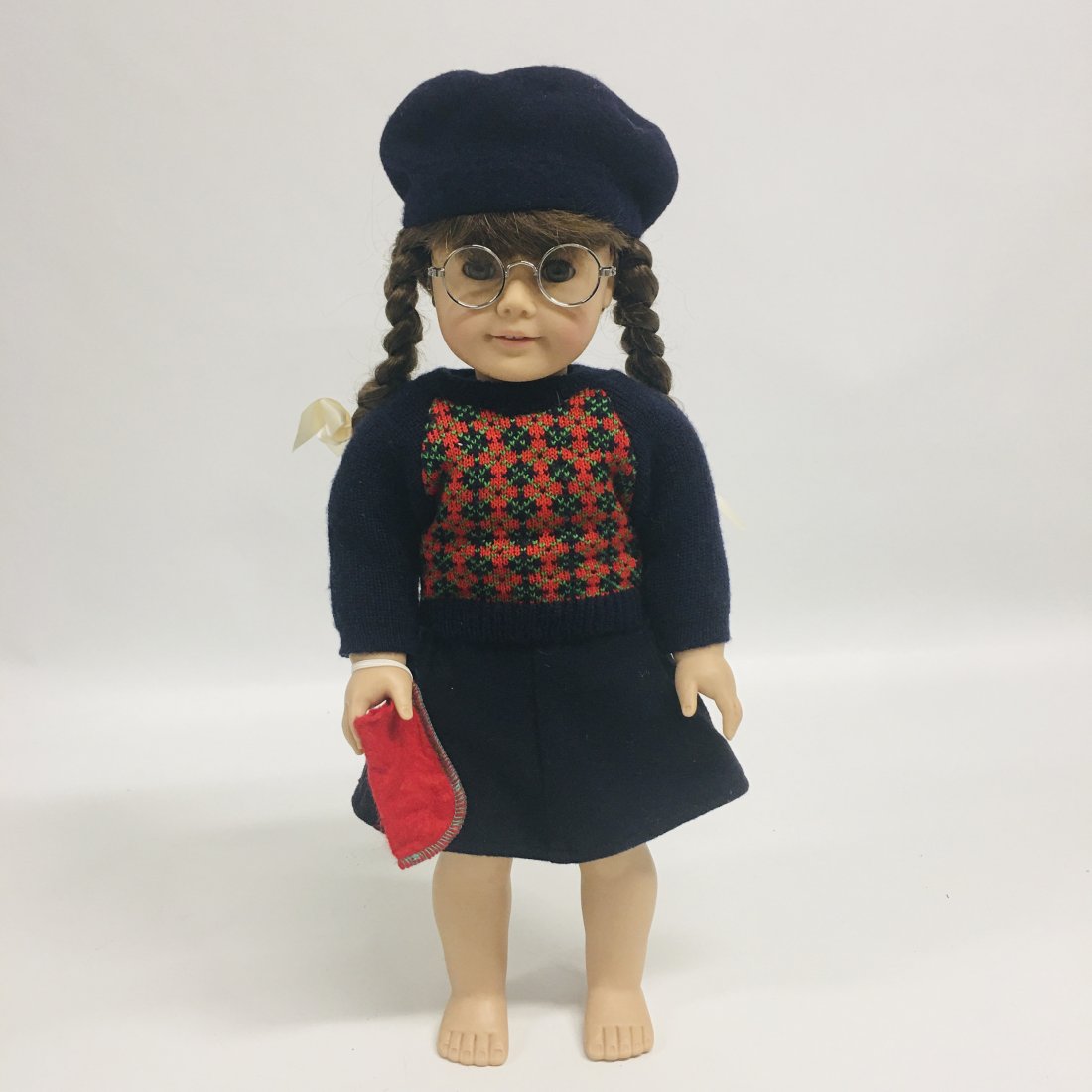 Pleasant Company Molly Doll American Girl: Pleasant Company Molly Doll American Girl with beret, eyeglasses and eyeglass pouch
