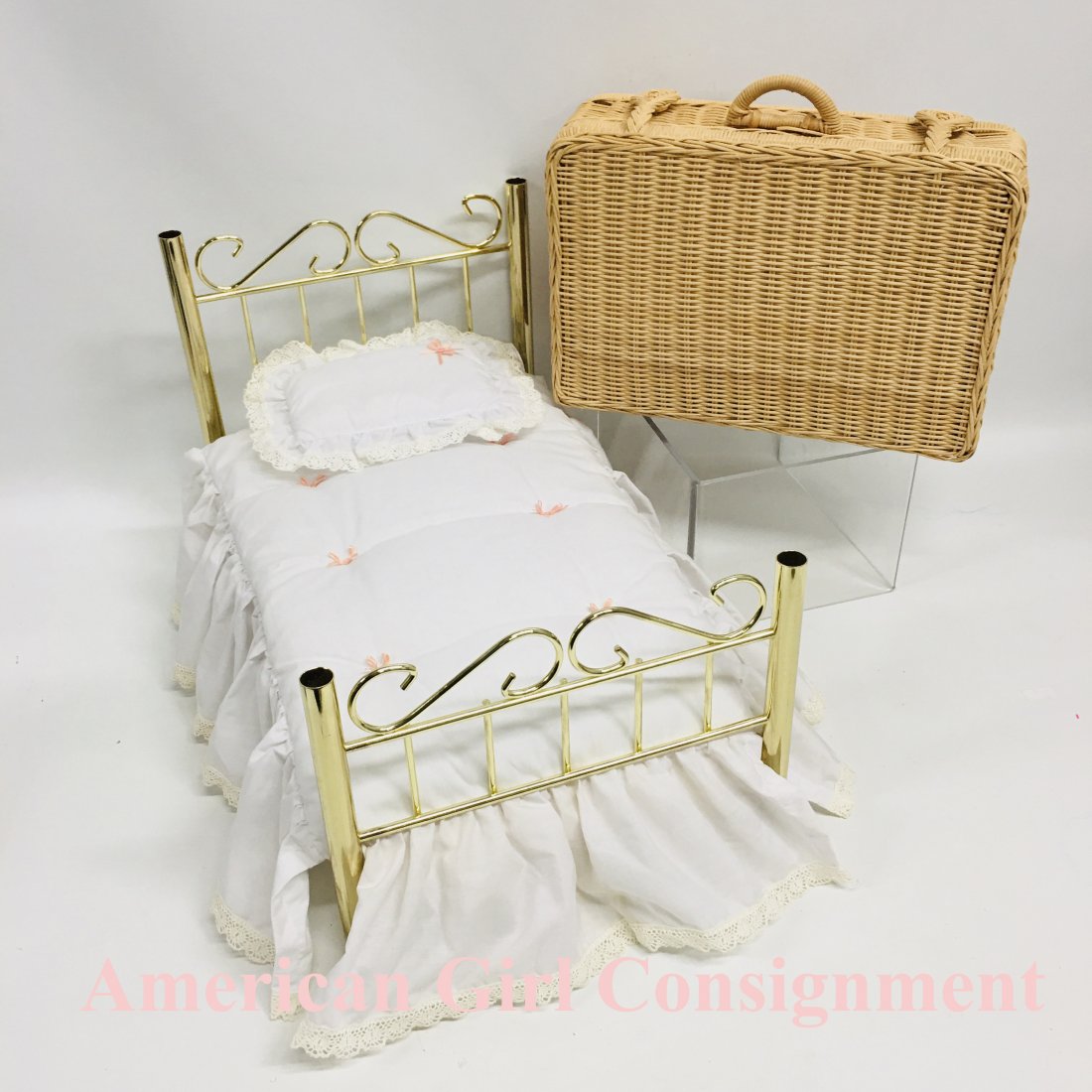 American Girl Doll Samantha Brass Bed And Bitty Case: American Girl Doll Samantha Brass Bed And Bitty Wicker Case