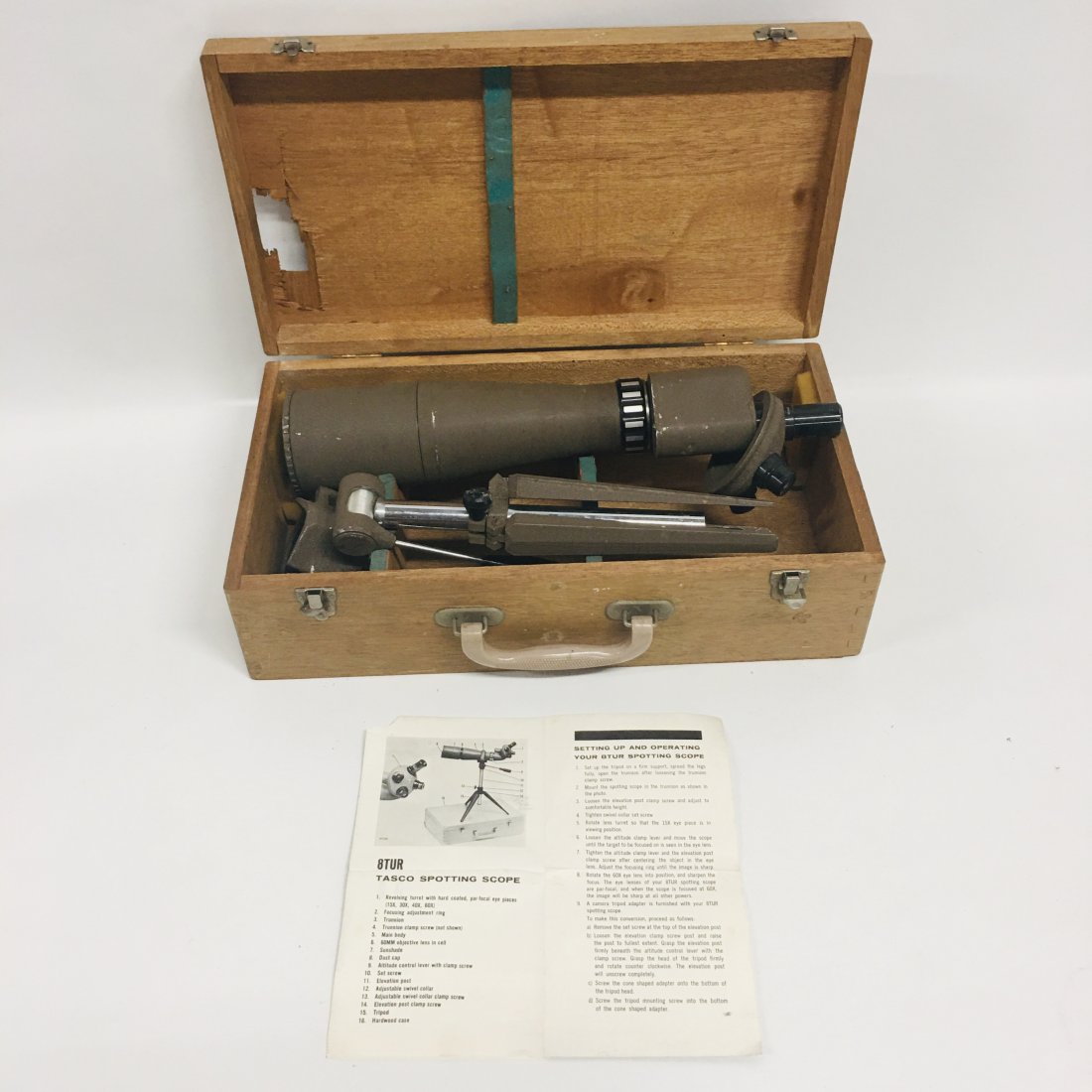 8TUR Tasco Spotting Scope with wood Case (1 of 3)