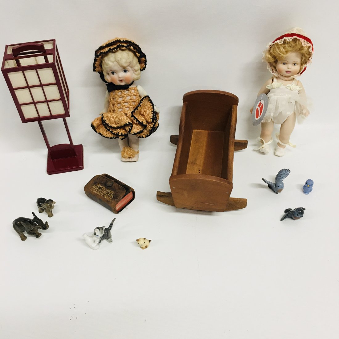 Dollhouse Miniatures and two dolls (1 of 10)
