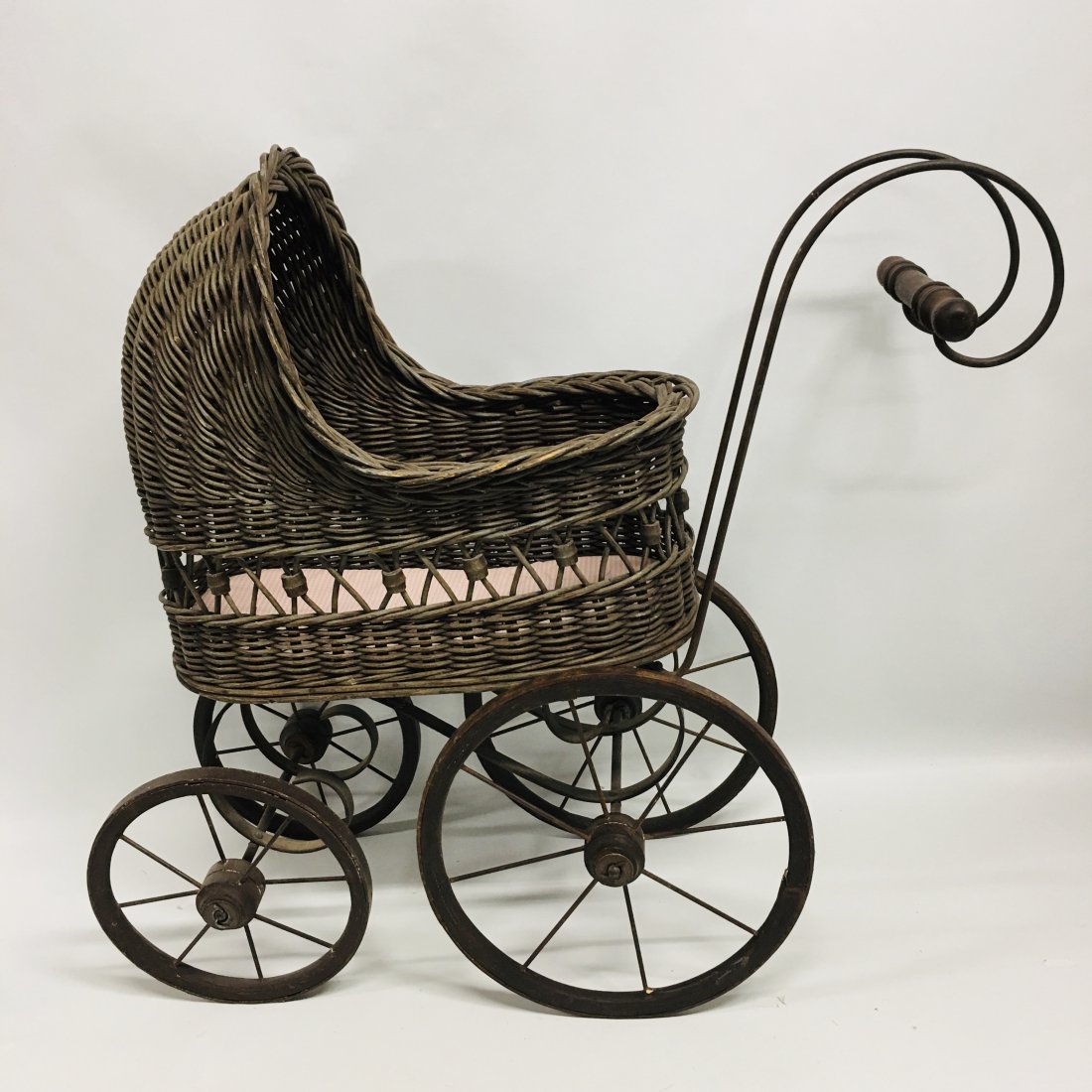 Wicker Doll Carriage (1 of 4)