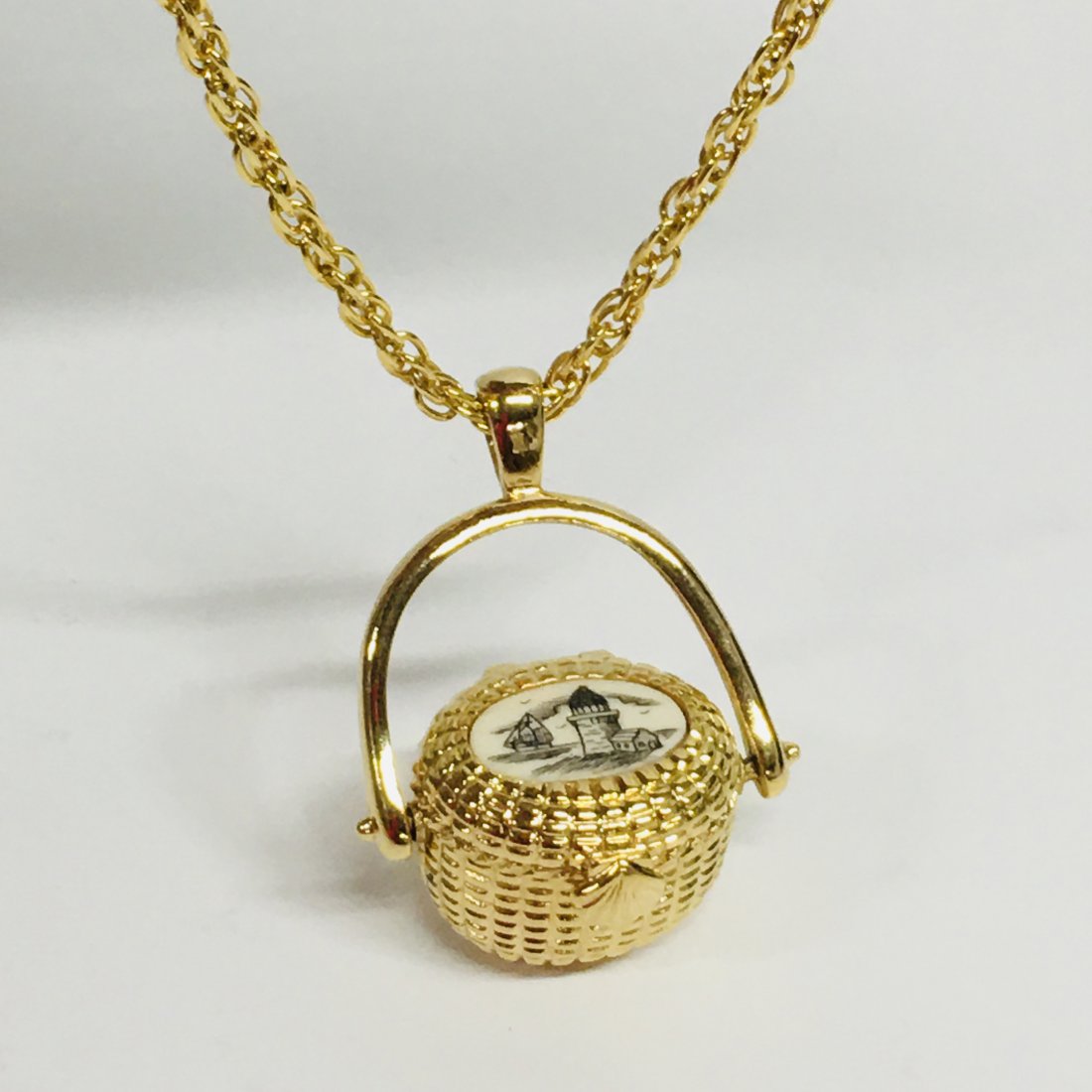 Nantucket Basket Pendant Necklace: Nantucket Basket Pendant Necklace
