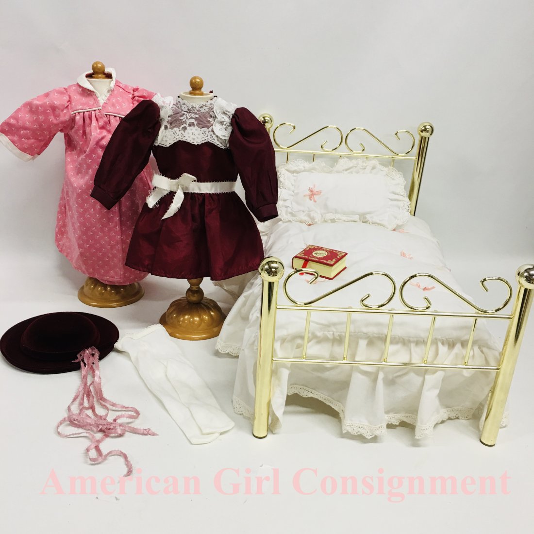 American Girl Doll Samantha Christmas Dress, Bed, Robe: American Girl Doll Samantha Cranberry Christmas Dress, Robe and Bed with Bedding. (dress mannequins not included)