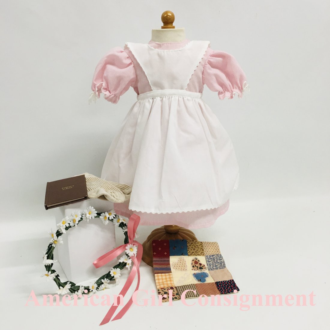 American Girl Doll Kirsten Apron Dress and Daisy Wreath: American Girl Doll Kirsten Apron Dress and Daisy Wreath (dress form not included)