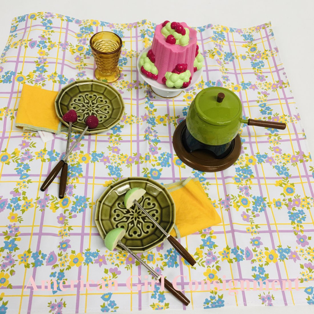 American Girl Doll Julie Fondue Set (1 of 2)