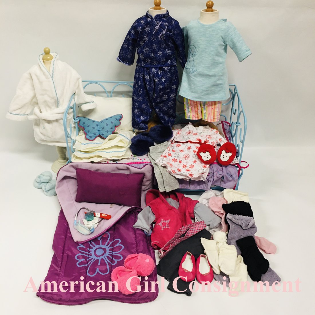 American Girl Curlicue Trundle Daybed and AG Clothes: American Girl Curlicue Trundle Daybed, sleeping bag and AG Clothes ------------------ please review all pictures carefully because they are part of the description and show condition issues if any