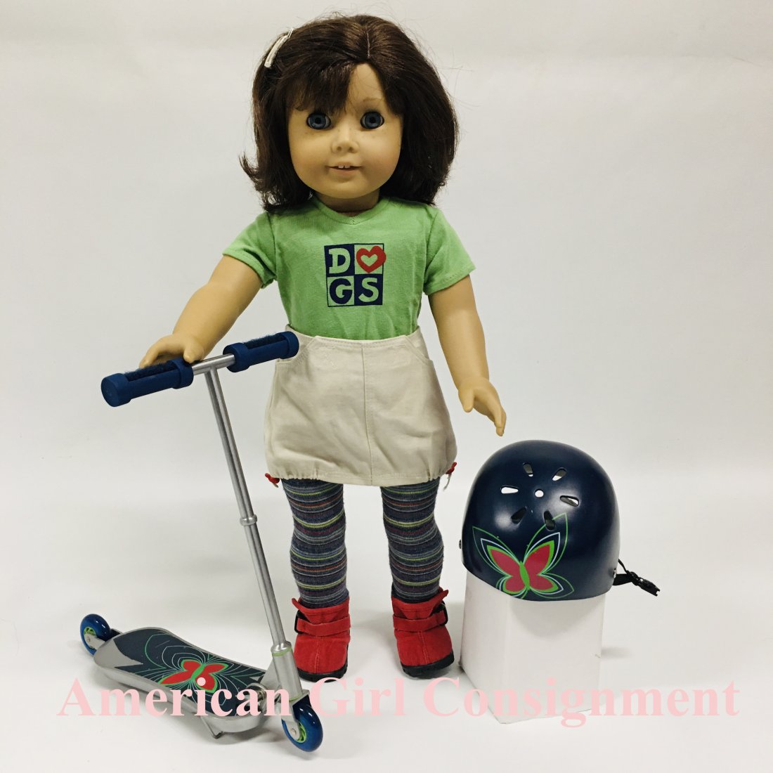 American Girl Doll Lindsey Bergman 1st Girl of the Year, Scooter: American Girl Doll Lindsey Bergman, the 1st Girl of the Year, with her Scooter and helmet. ------------------ please review all pictures carefully because they are part of the description and show con