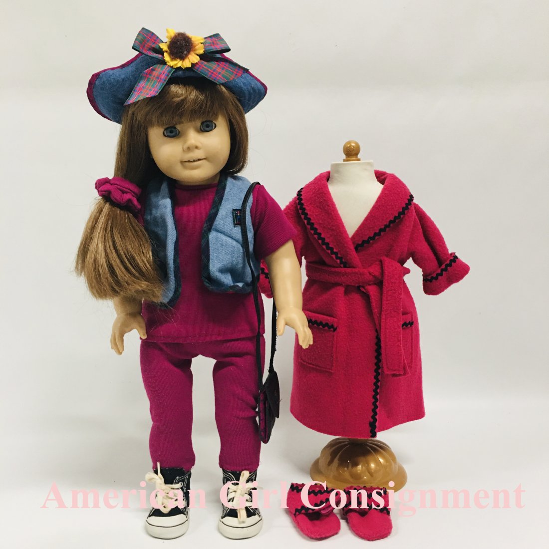 American Girl of Today Doll with Robe and Slippers: American Girl of Today Doll with Robe and Slippers, doll is stamped Pleasant Company ------------------ please review all pictures carefully because they are part of the description and show condition