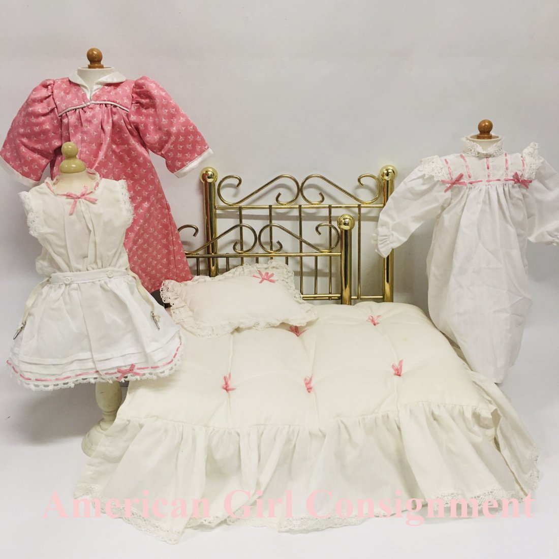 Pleasant Company Samantha Brass Bed, Lacy Whites (1 of 8)