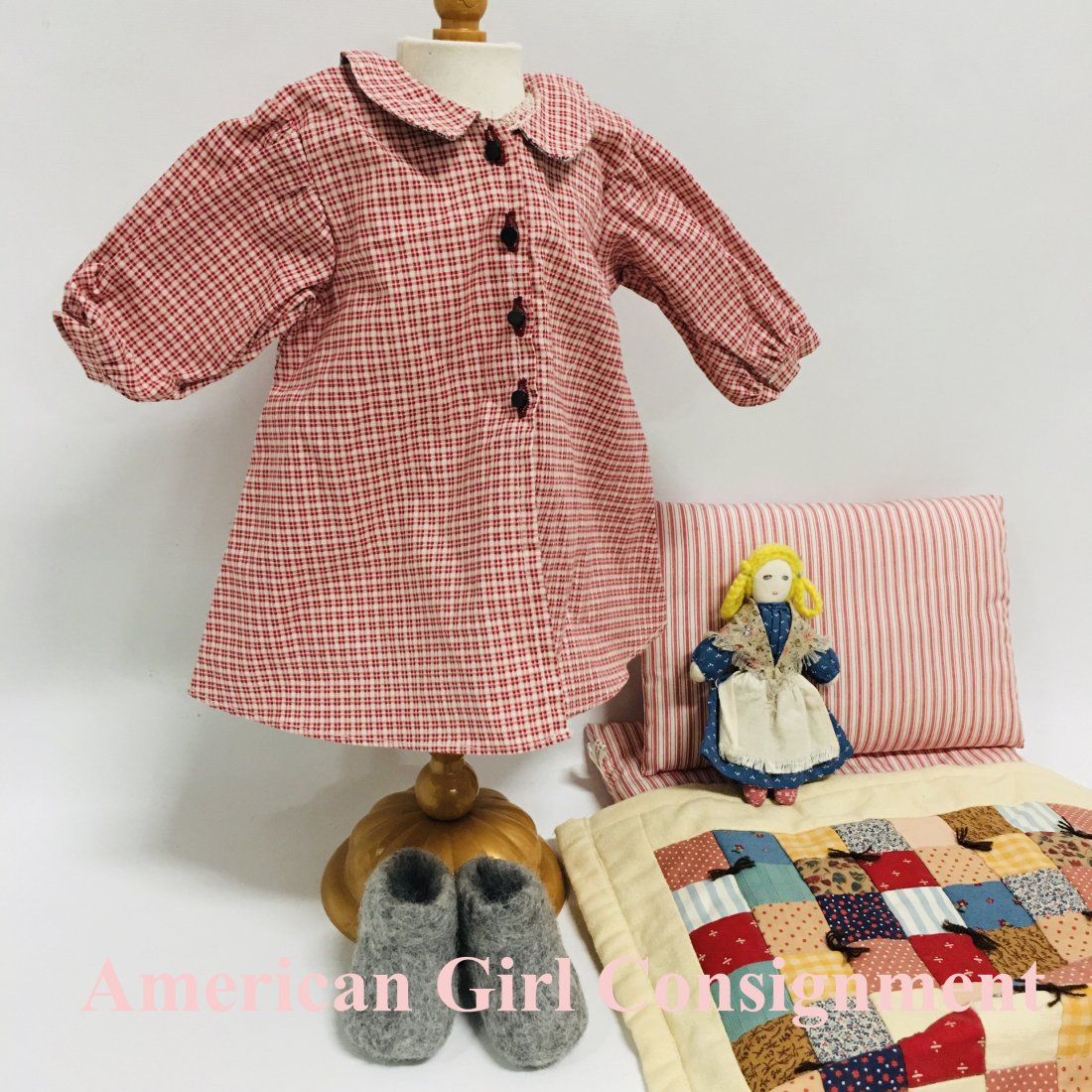 American Girl Doll Kirsten Quilt, Bedding, Housecoat and Doll Sari: American Girl Doll Kirsten Quilt, Bedding, Housecoat and Doll Sari ------------------ please review all pictures carefully because they are part of the description and show condition issues if any
