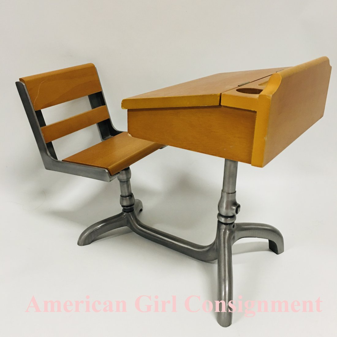 American Girl Doll Molly School Desk: American Girl Doll Molly School Desk ------------------ please review all pictures carefully because they are part of the description and show condition issues if any ------------------ Consider the s
