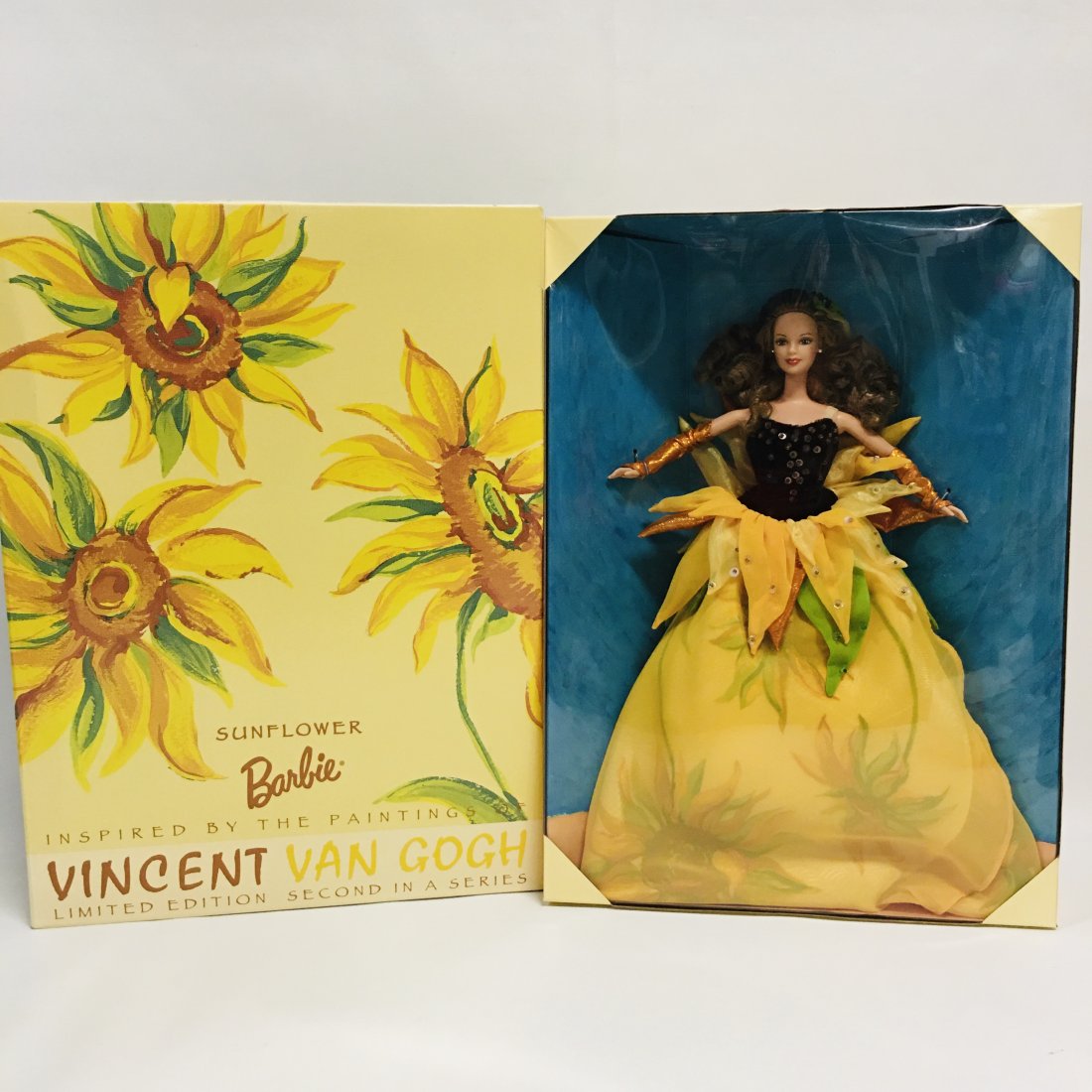 Sunflower BARBIE Vincent Van Gogh: Sunflower BARBIE Vincent Van Gogh ------------------ please review all pictures carefully because they are part of the description and show condition issues if any ------------------ Consider the ship
