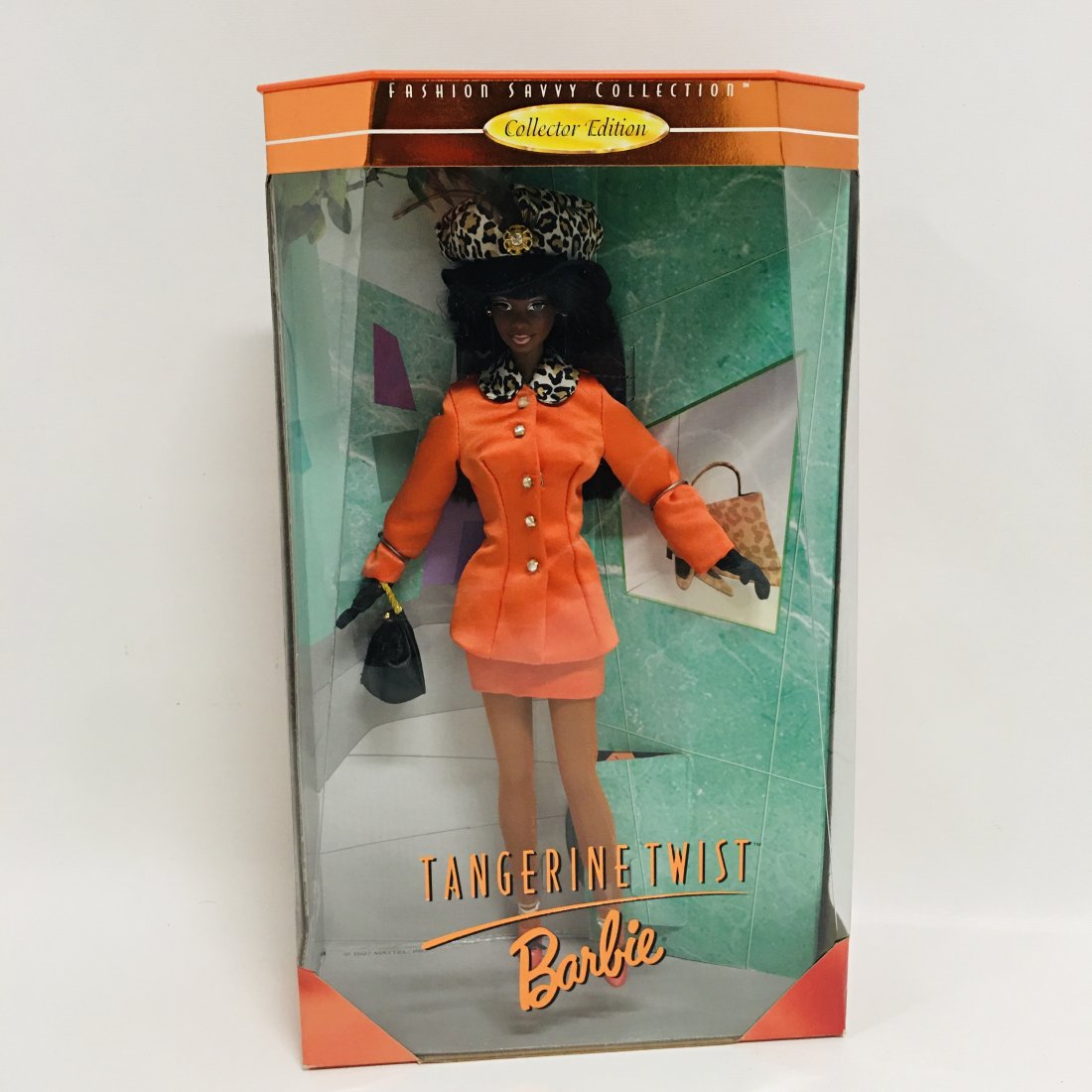 Tangerine Twist BARBIE Doll: Fashion Savvy Collection ------------------ please review all pictures carefully because they are part of the description and show condition issues if any ------------------ Consider the shipping fee 