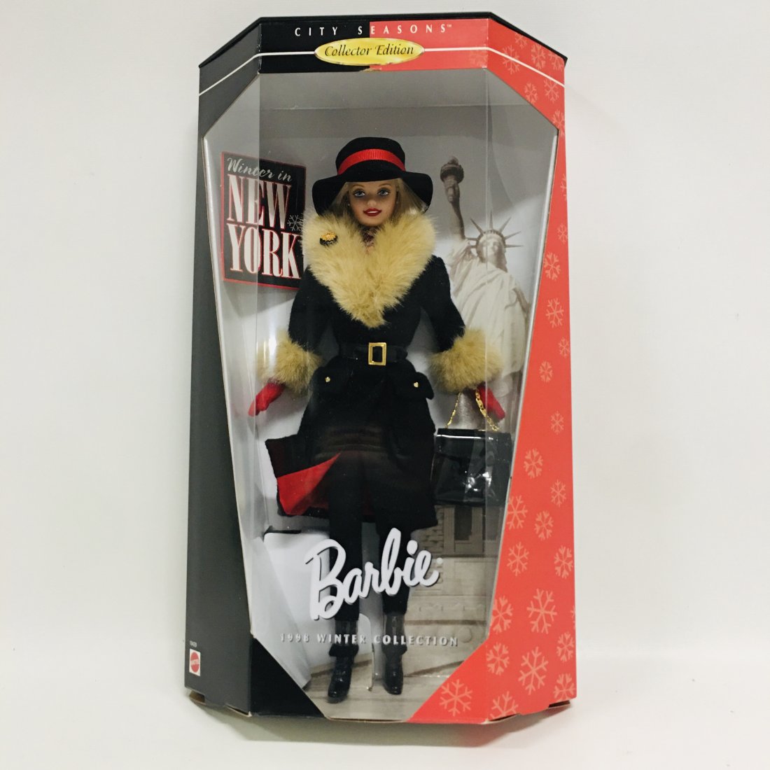 Winter in New York BARBIE Doll: City Seasons, Collector Edition ------------------ please review all pictures carefully because they are part of the description and show condition issues if any ------------------ Consider the shippi