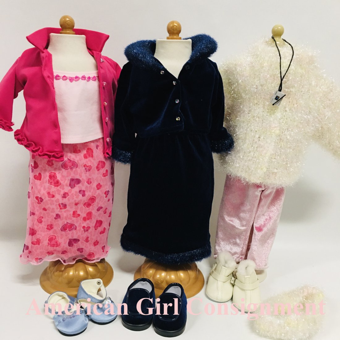 American Girl Doll of Today Outfits: American Girl Doll of Today Outfits, Valentine, Snowball Sweater and Leggings, and limited edition holiday outfit ------------------ please review all pictures carefully because they are part of the d