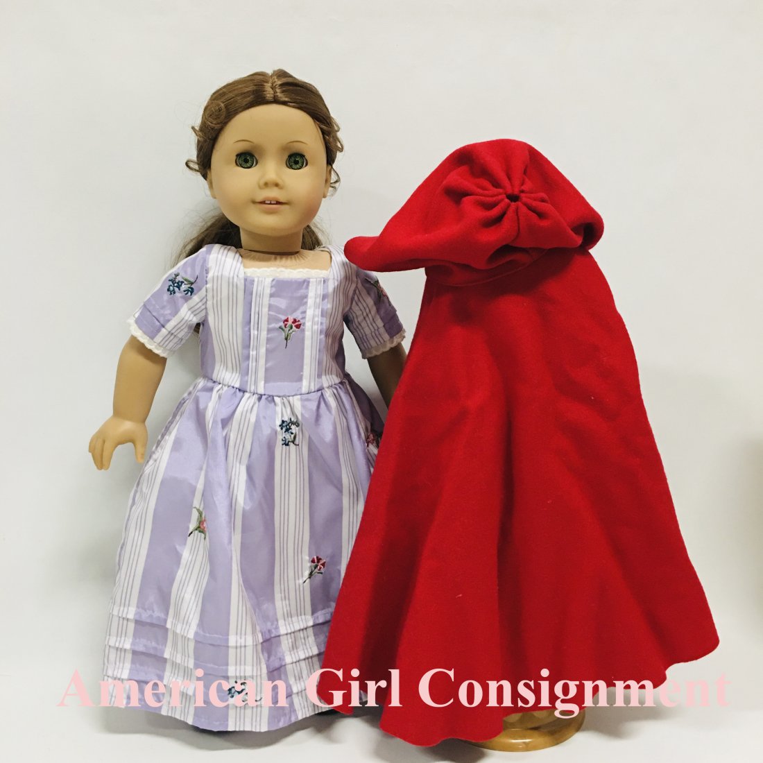 American Girl Doll Felicity and her Red Cardinal Cape: American Girl Doll Felicity and her Red Cardinal Cape ------------------ please review all pictures carefully because they are part of the description and show condition issues if any ----------------