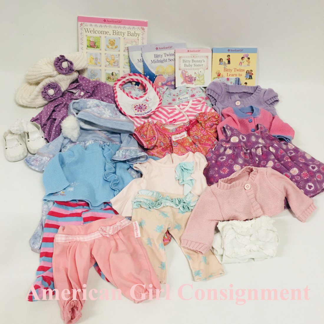Bitty Baby American Girl Doll Clothes and Books: Bitty Baby American Girl Doll Clothes and Books ------------------ please review all pictures carefully because they are part of the description and show condition issues if any ------------------ Con