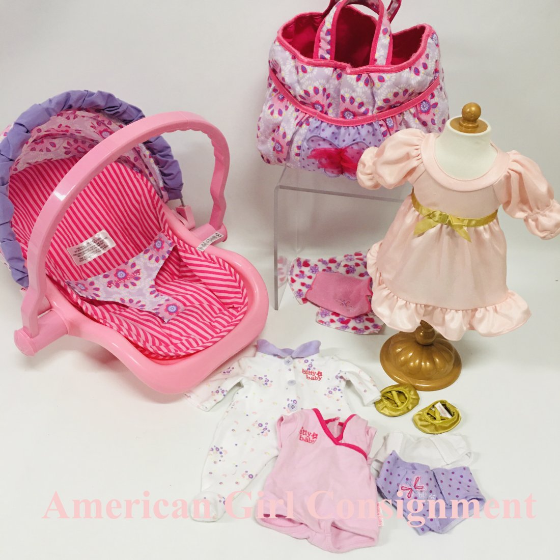 American Girl Bitty Baby Doll Outfits and Carrier: American Girl Bitty Baby Doll Outfits and Carrier ------------------ please review all pictures carefully because they are part of the description and show condition issues if any ------------------ p